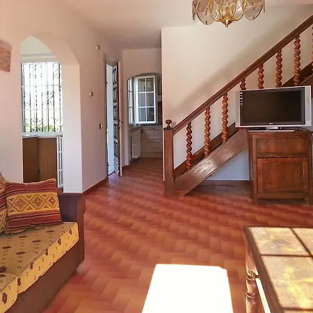 بيت للعطل ;villa Enda 140s كاستيلينا ماريتيما